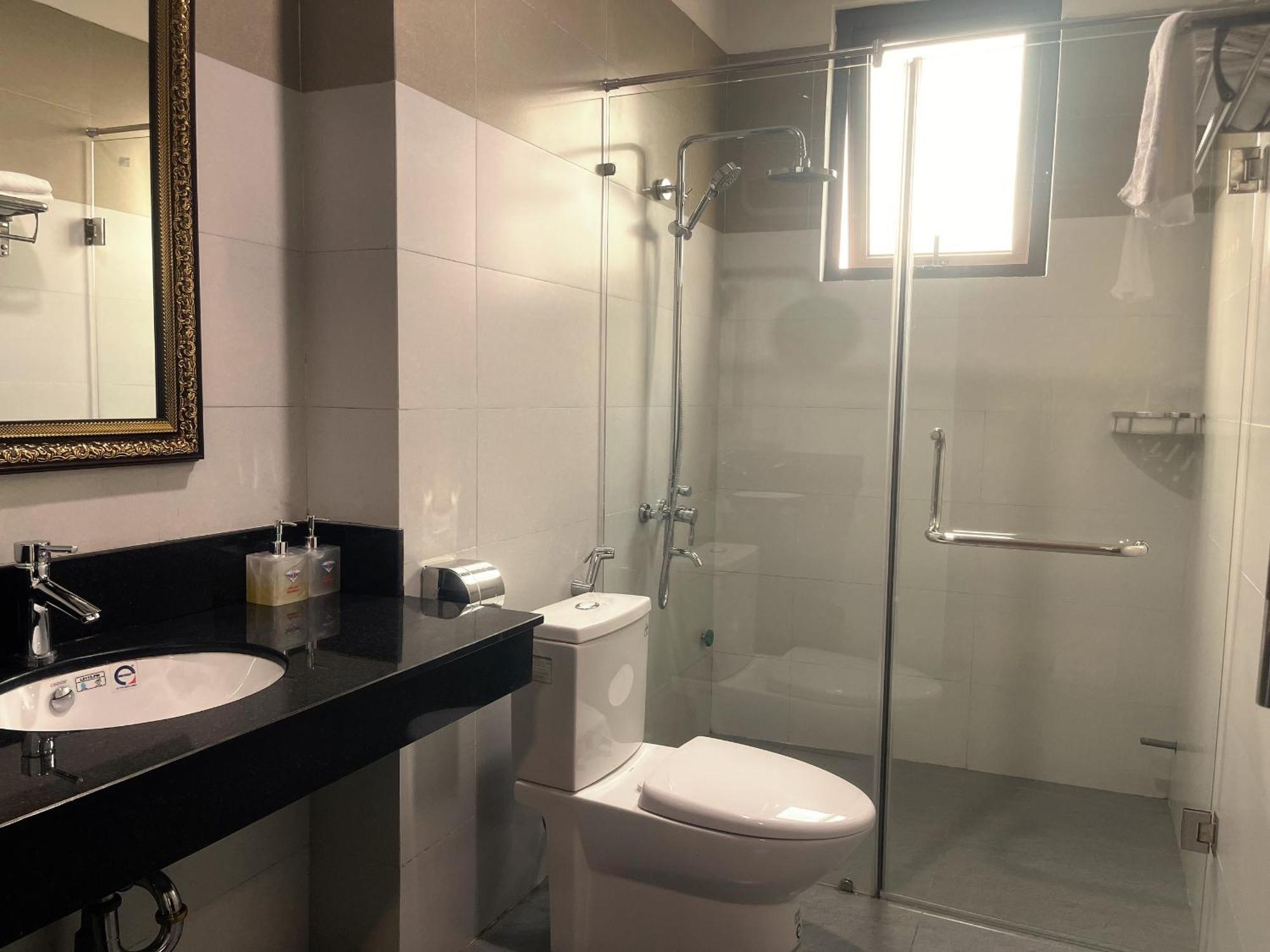 Khach San Hoa Binh Quang Tri Hotel Dong Ha Bagian luar foto