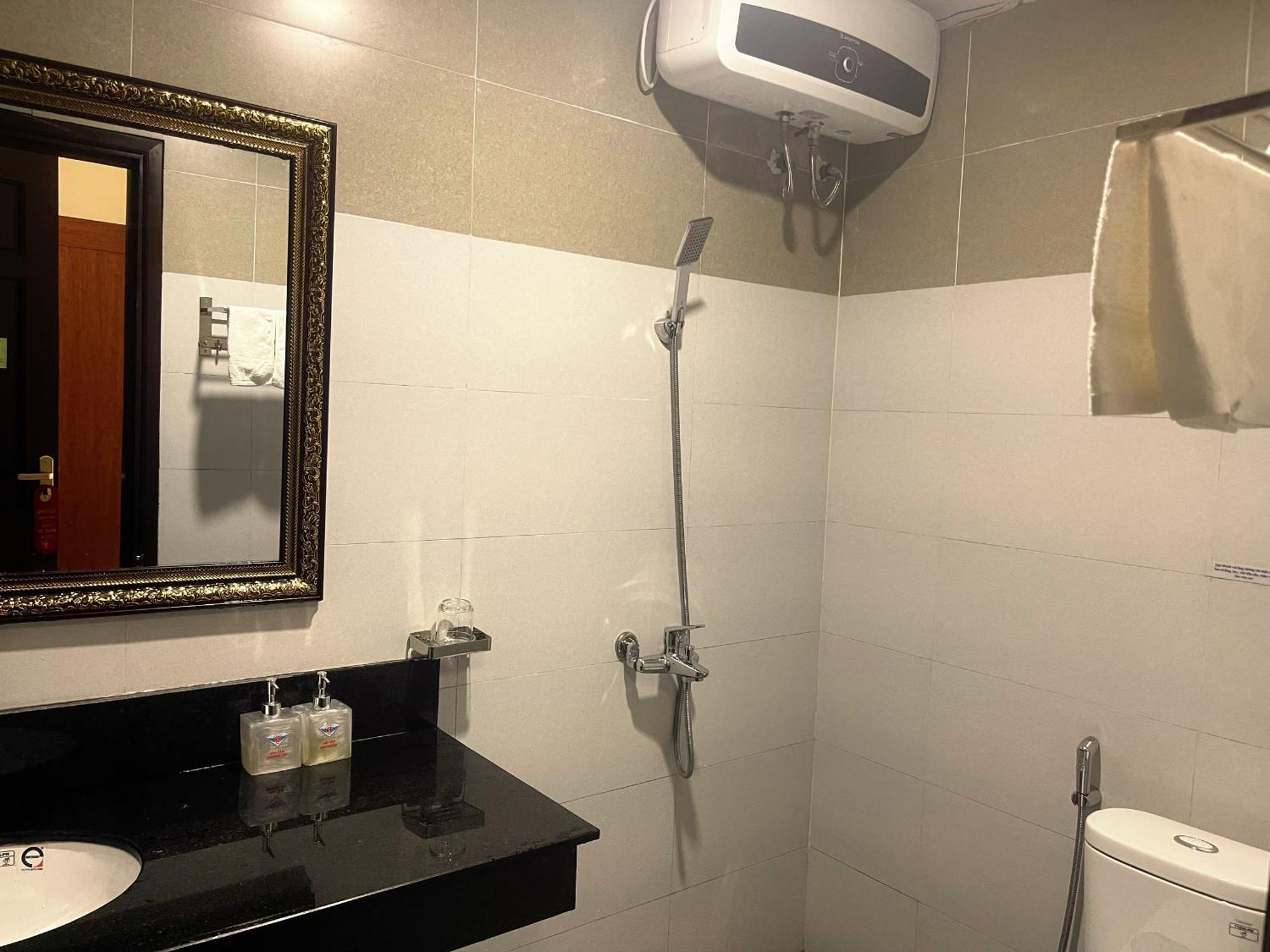 Khach San Hoa Binh Quang Tri Hotel Dong Ha Bagian luar foto