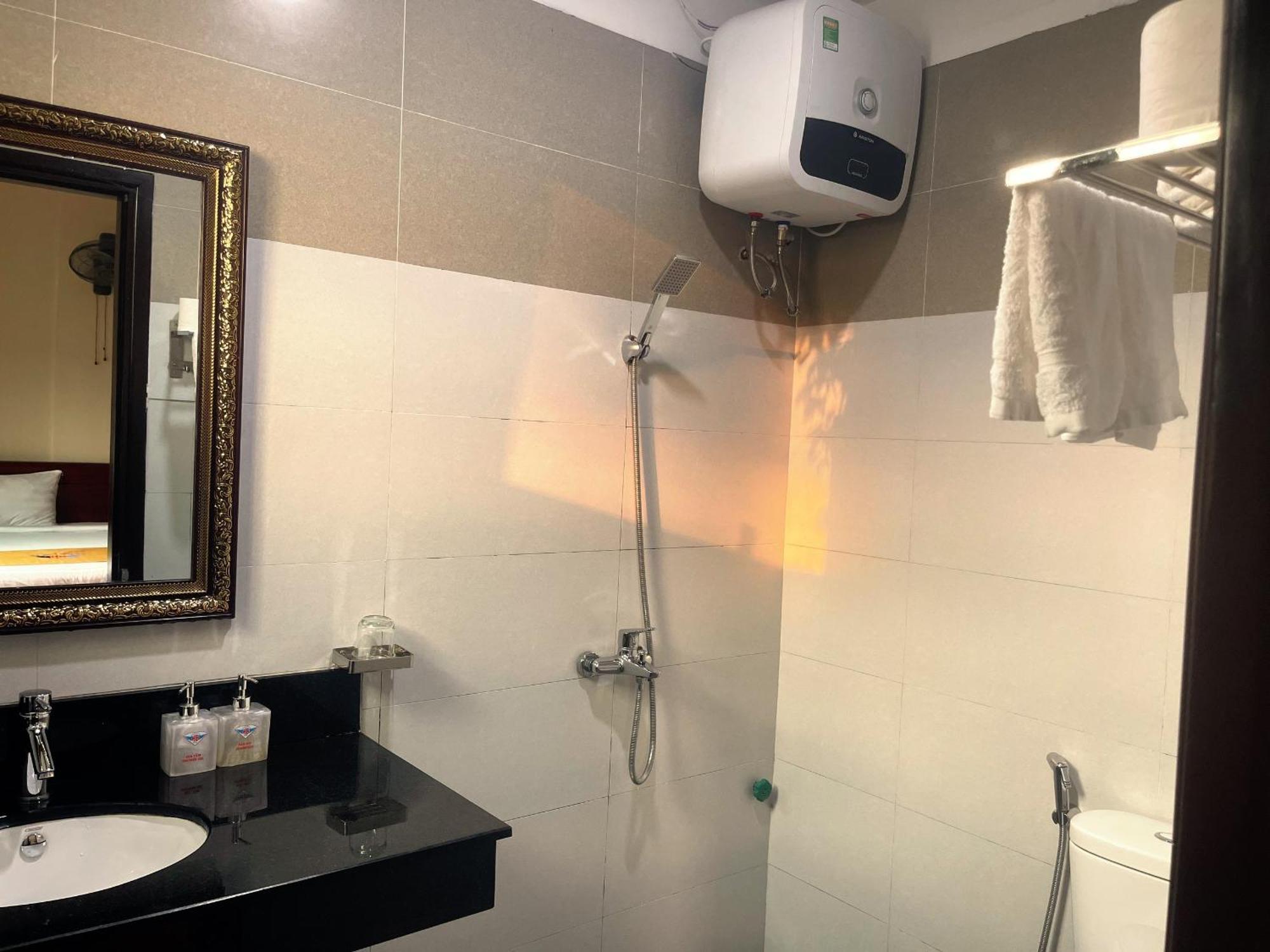 Khach San Hoa Binh Quang Tri Hotel Dong Ha Bagian luar foto